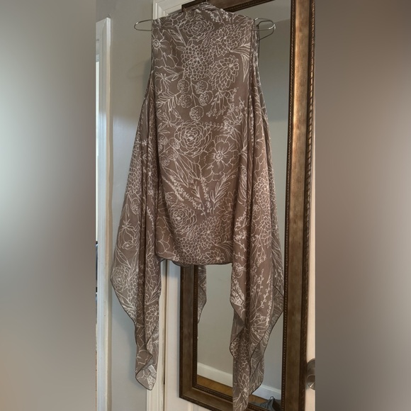 Demdaco Scarf Vest fits. There is no size on it. I believe it’s one size 🤷🏽♀️ - Picture 2 of 7